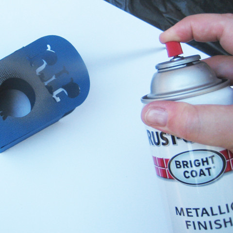 spray black metalic